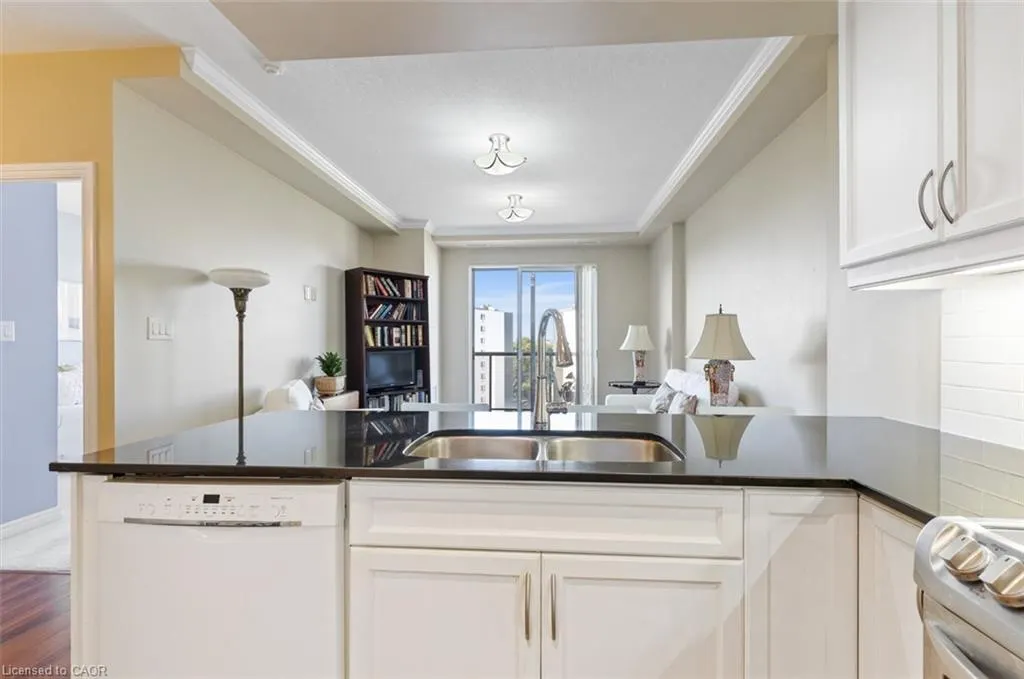 539 Belmont Avenue W, #906