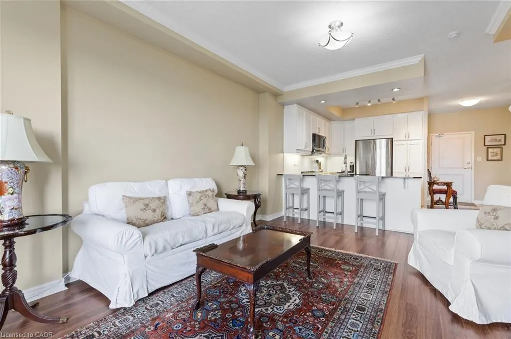 539 Belmont Avenue W, #906