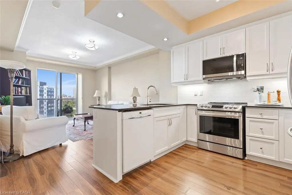 539 Belmont Avenue W, #906