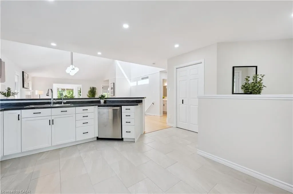 22 Windward Place