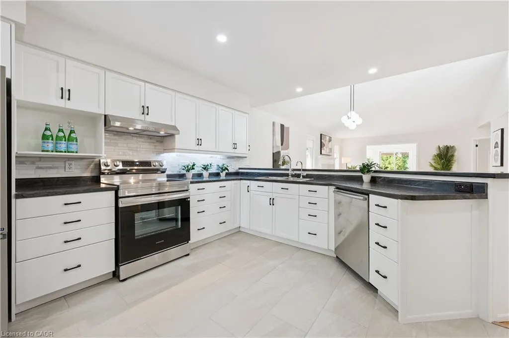 22 Windward Place