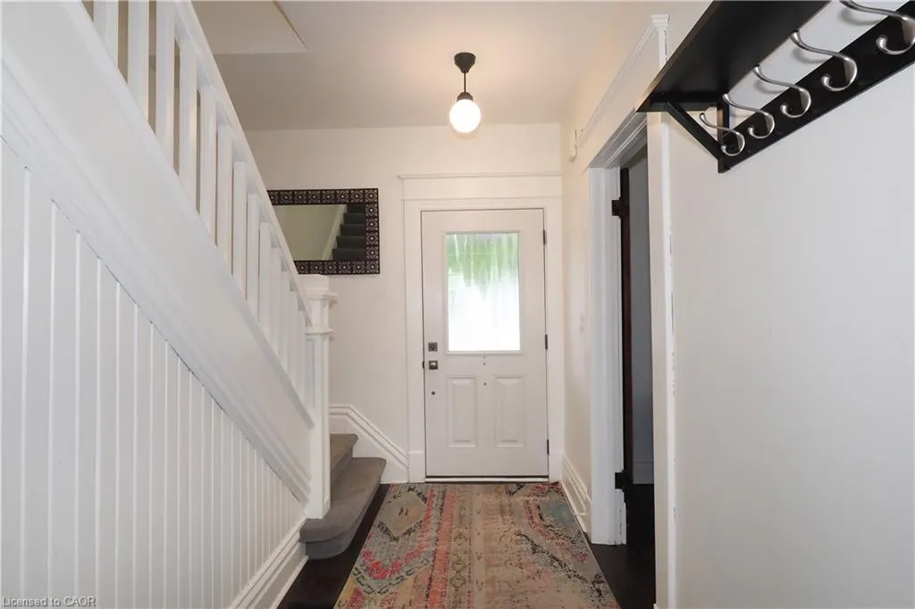 442 Lowther Street S