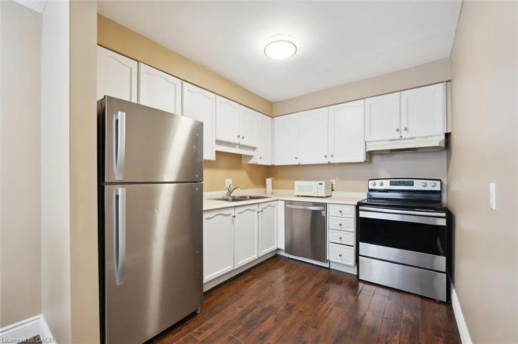 293 Fairway Road N, #33