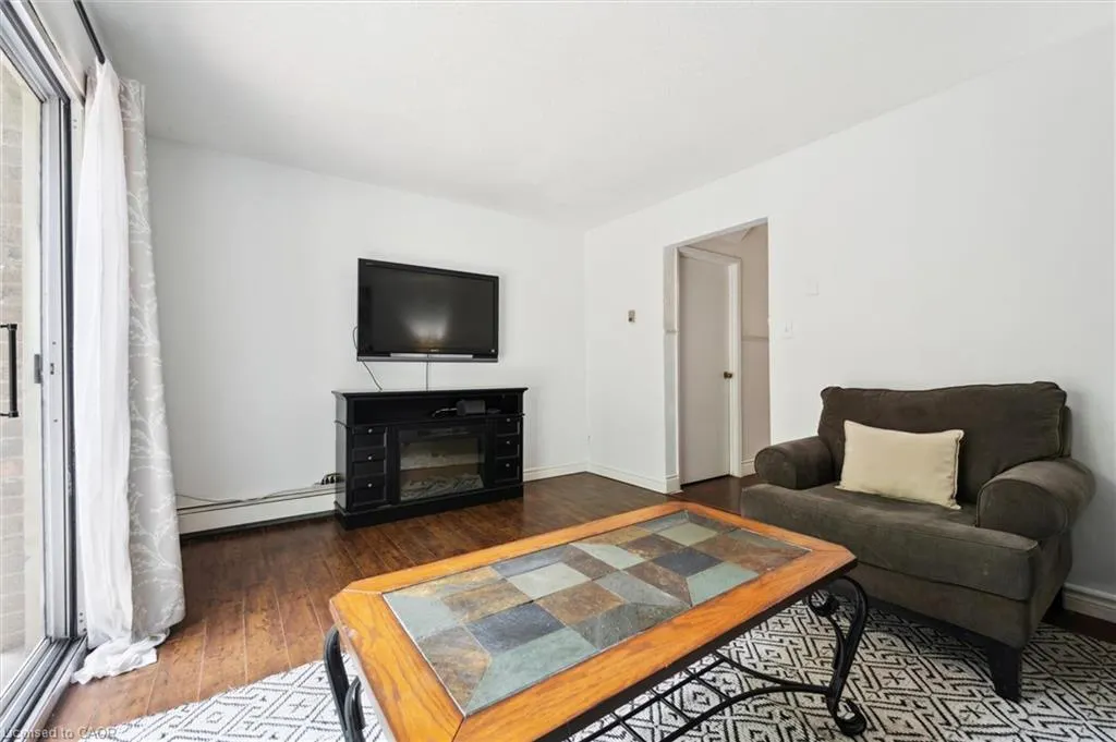 293 Fairway Road N, #33