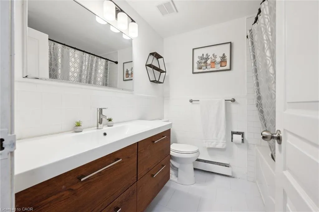 293 Fairway Road N, #33
