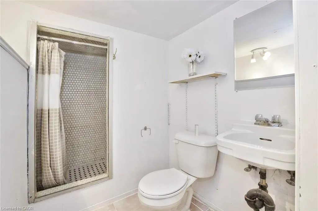 59 Strathcona Avenue S