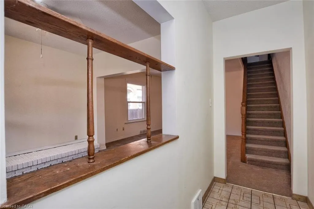59 Strathcona Avenue S