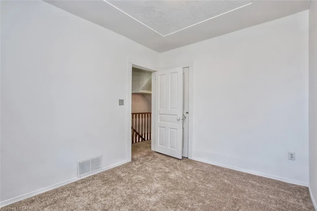 59 Strathcona Avenue S