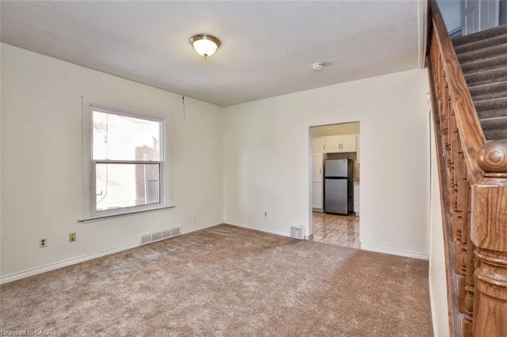 59 Strathcona Avenue S