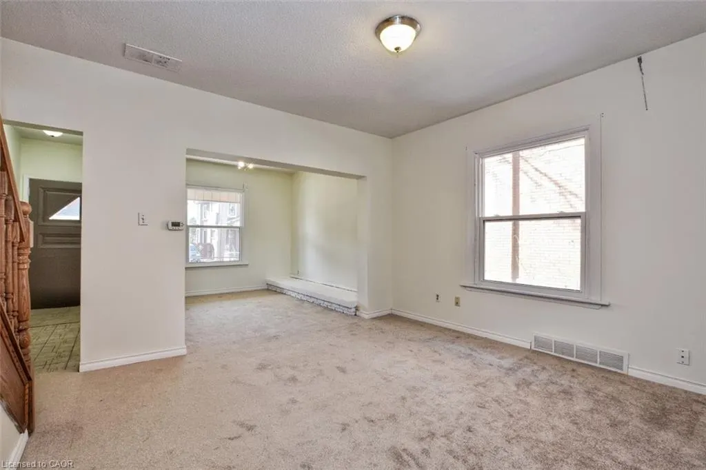 59 Strathcona Avenue S