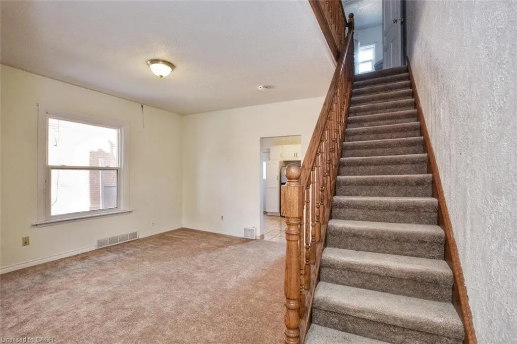 59 Strathcona Avenue S