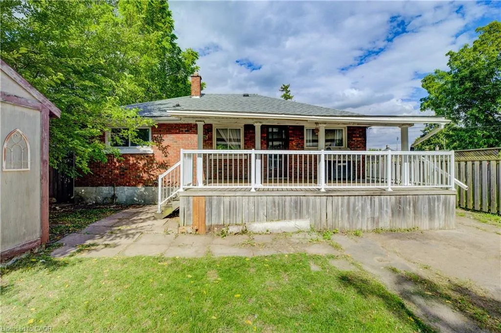 168 Dundas Street N