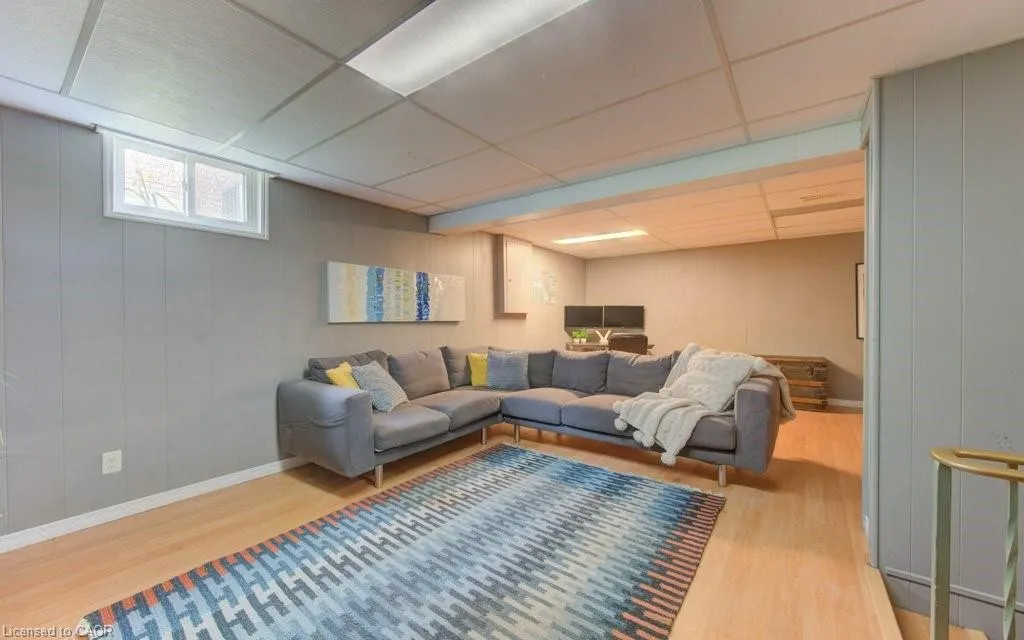 47 Winding Way