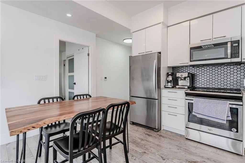 15 Prince Albert Boulevard, #414