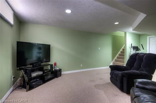 835 Whitecap Avenue