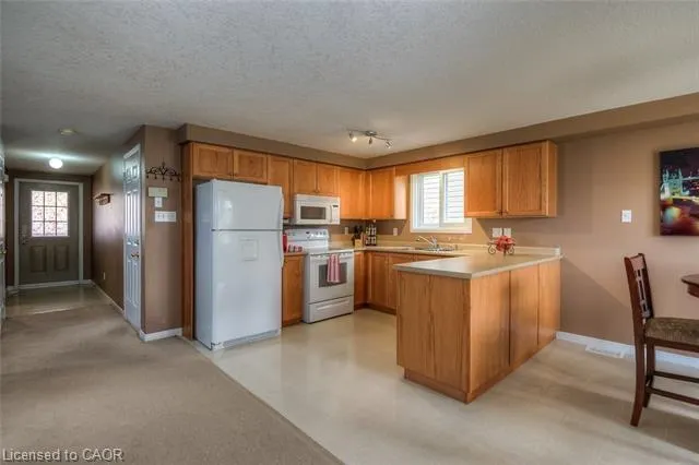 835 Whitecap Avenue