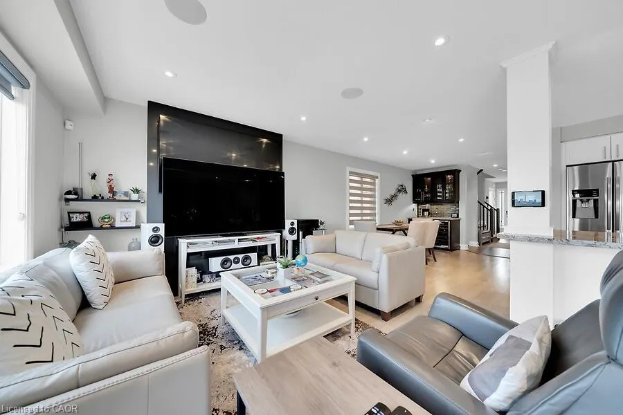123 Westbank Trail