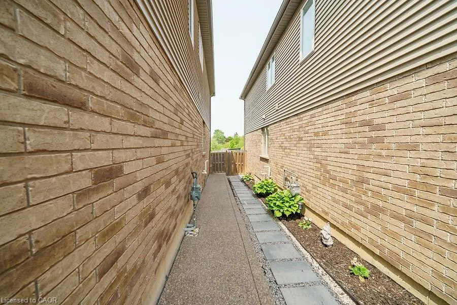 123 Westbank Trail