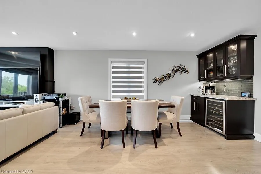 123 Westbank Trail