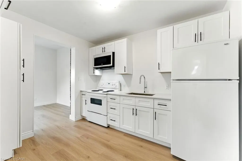 176 Balsam Avenue S, #2