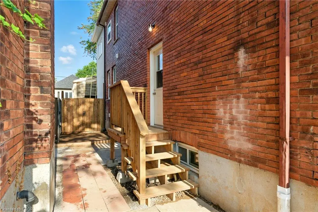 176 Balsam Avenue S, #2