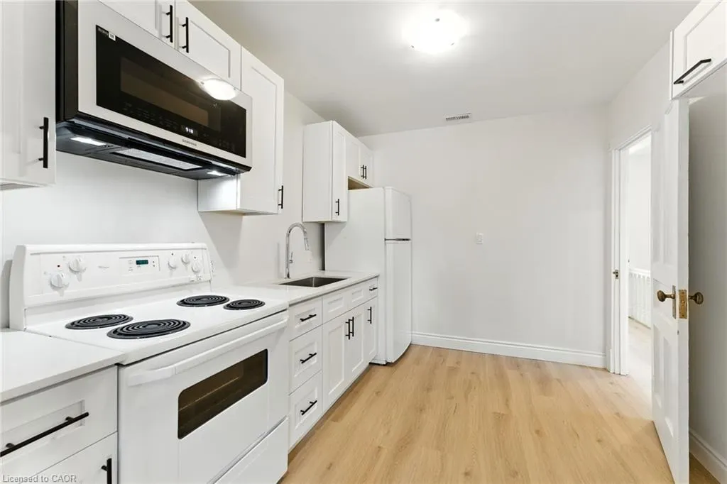 176 Balsam Avenue S, #2