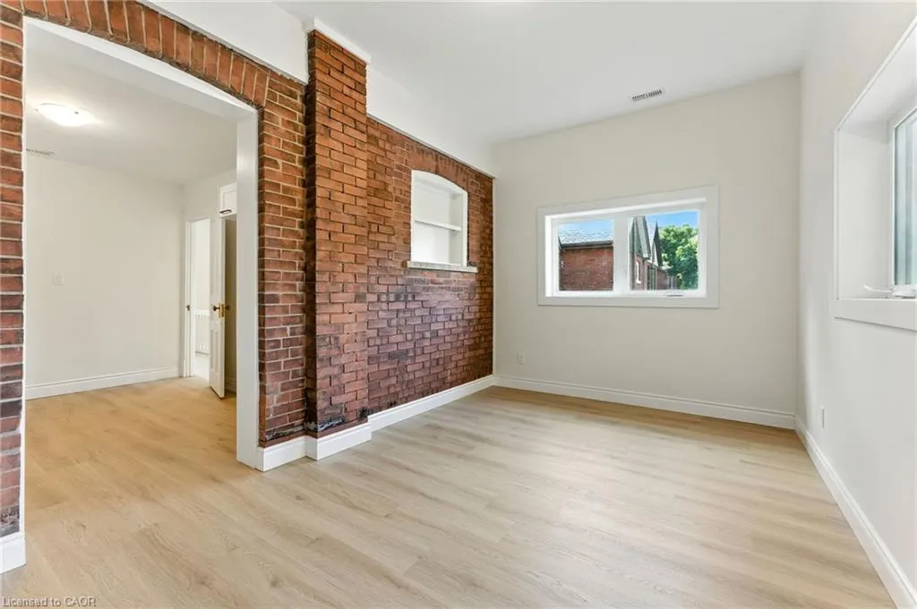 176 Balsam Avenue S, #2