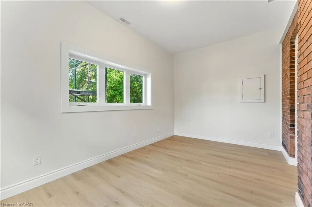 176 Balsam Avenue S, #2