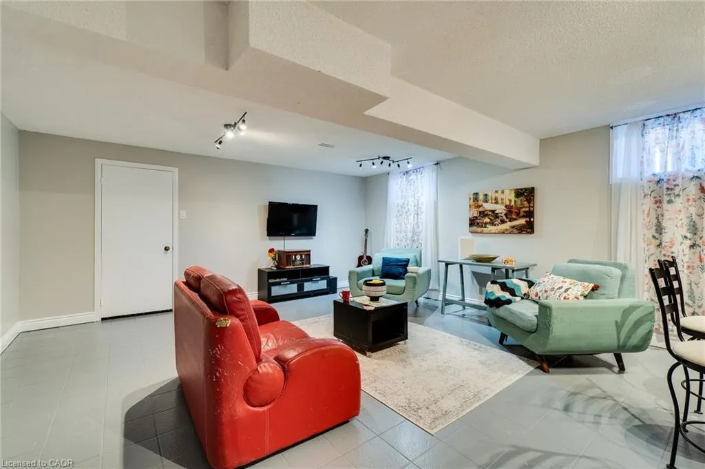 18 Pavarotti Court
