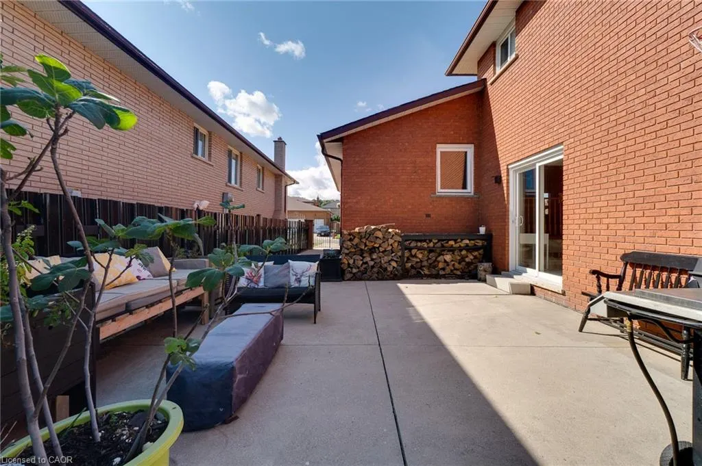 18 Pavarotti Court