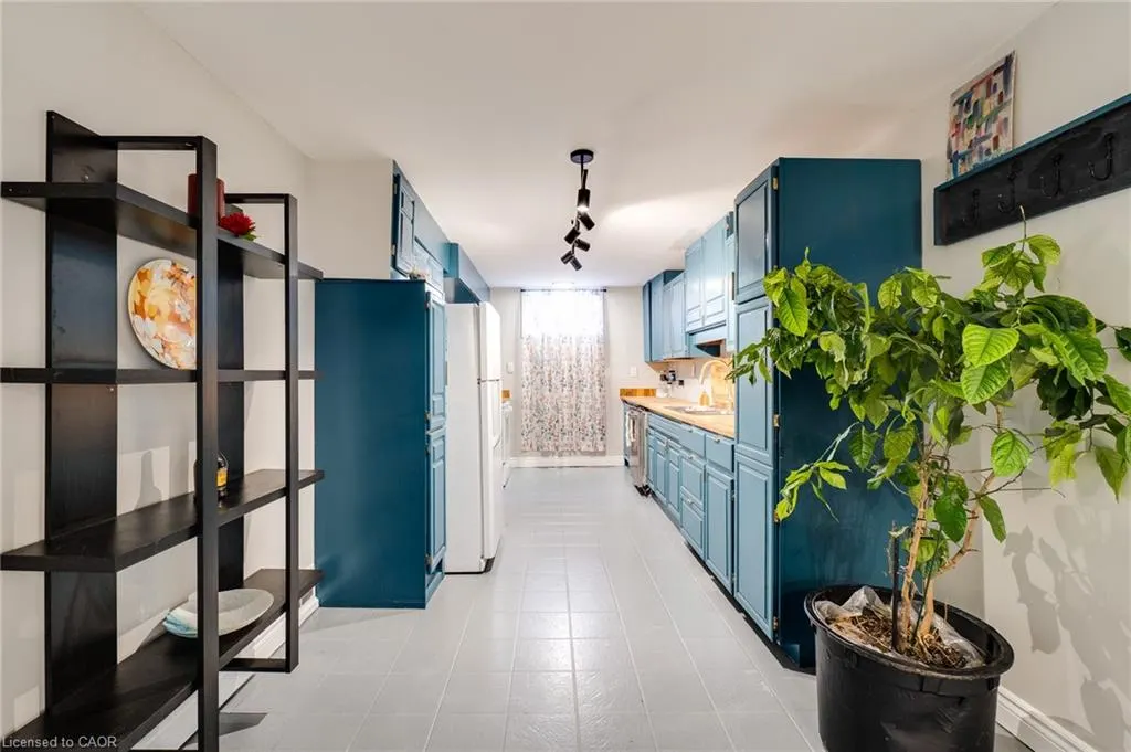 18 Pavarotti Court