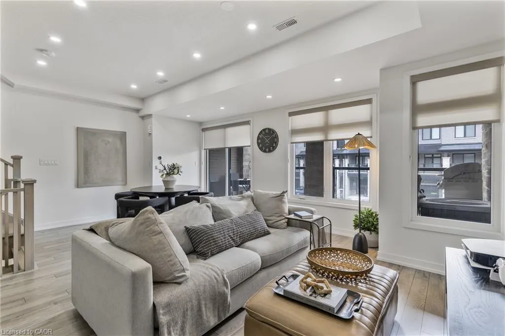 1543 Hilson Heights