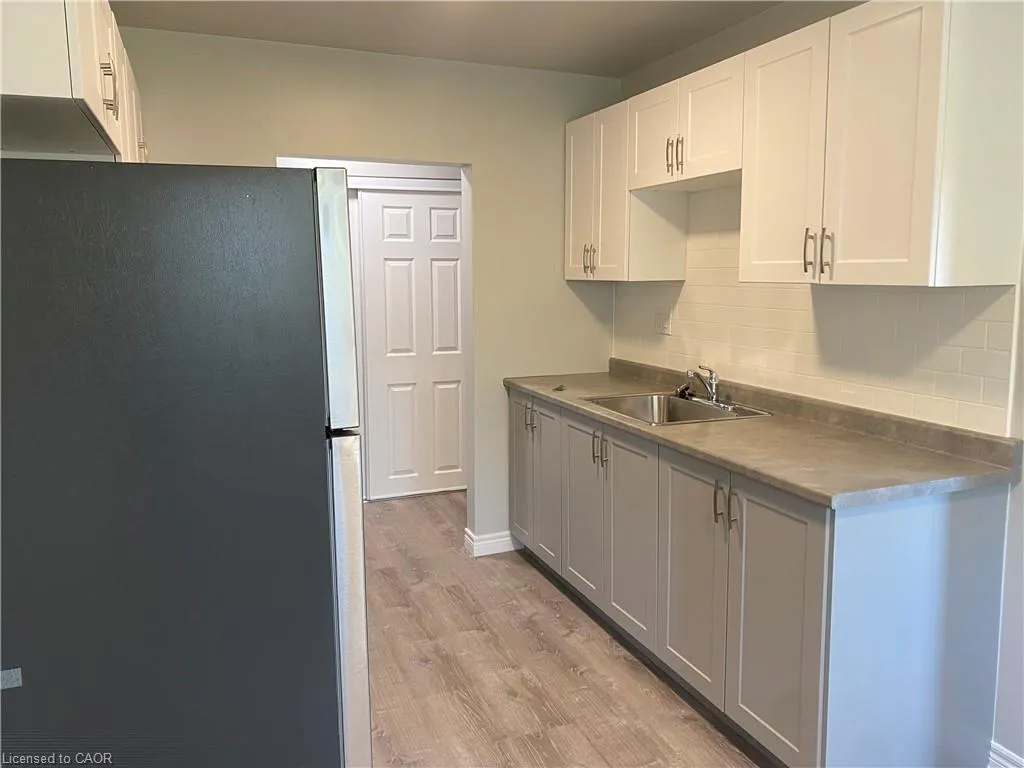 154 Elgin Street N, #3