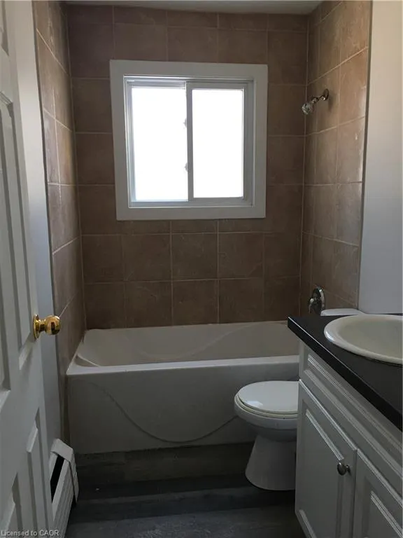 154 Elgin Street N, #3