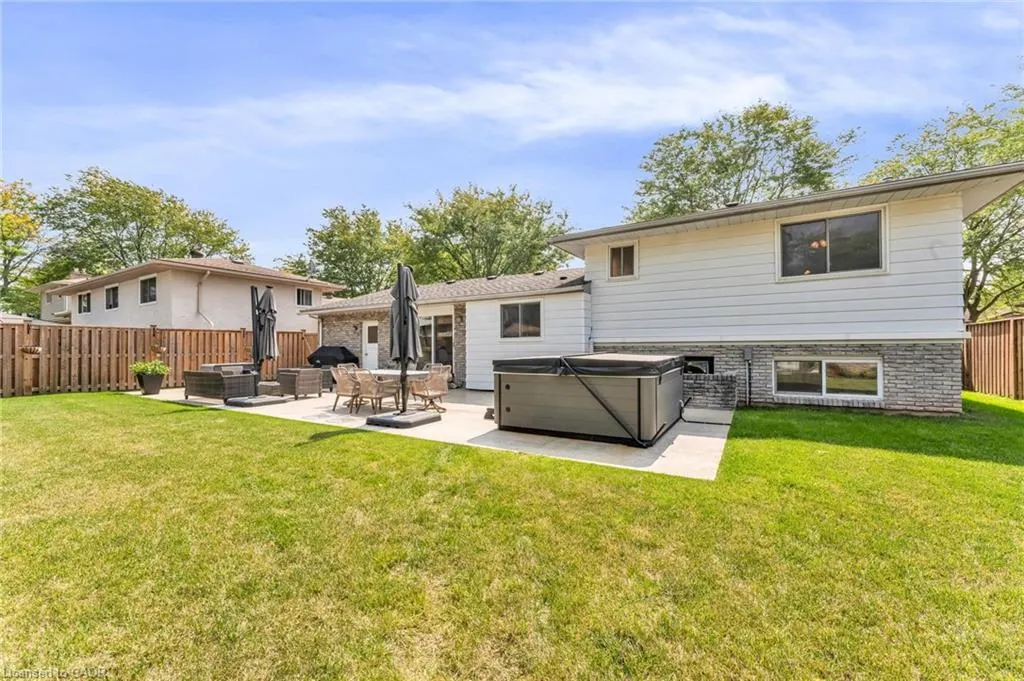 7119 Brian Crescent