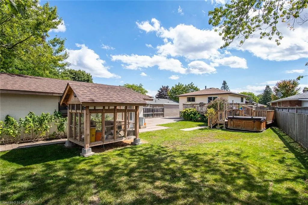 77 Roberts Crescent
