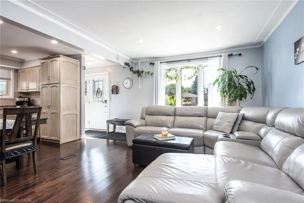 77 Roberts Crescent