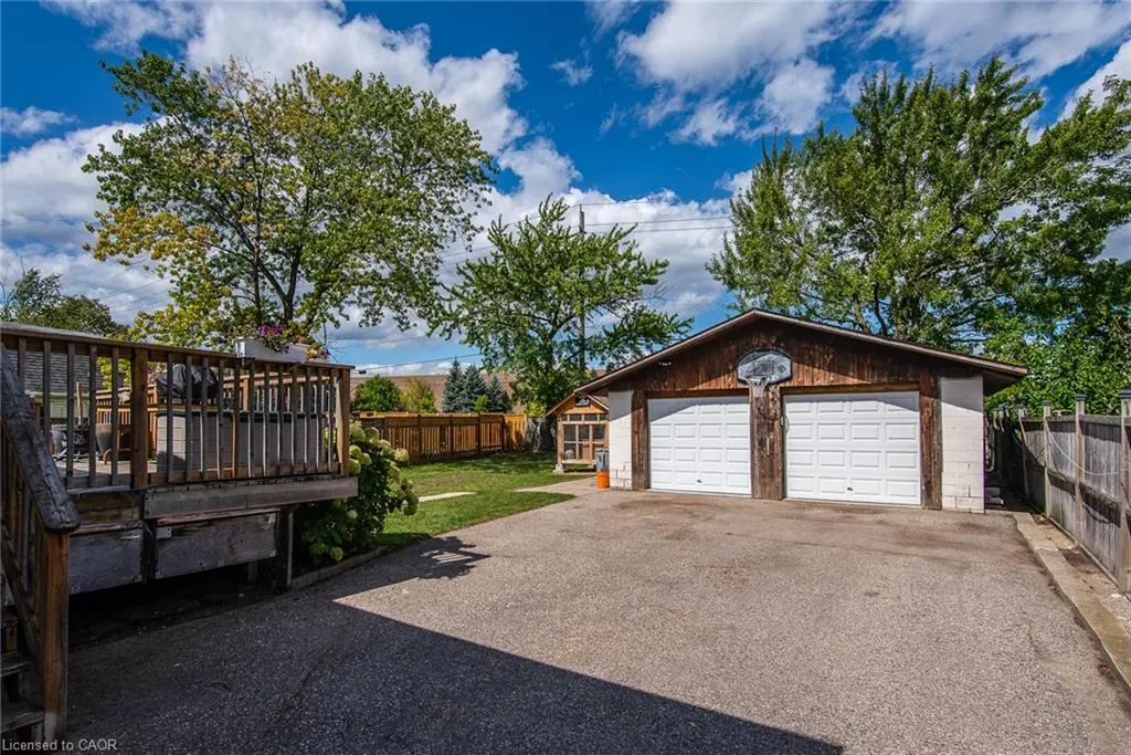 77 Roberts Crescent
