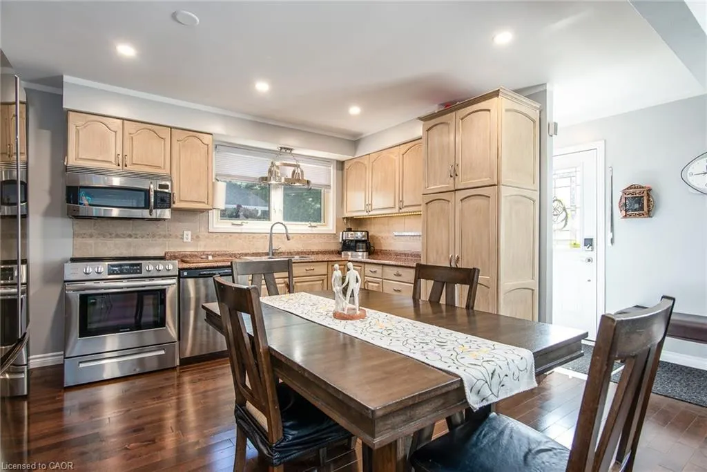 77 Roberts Crescent