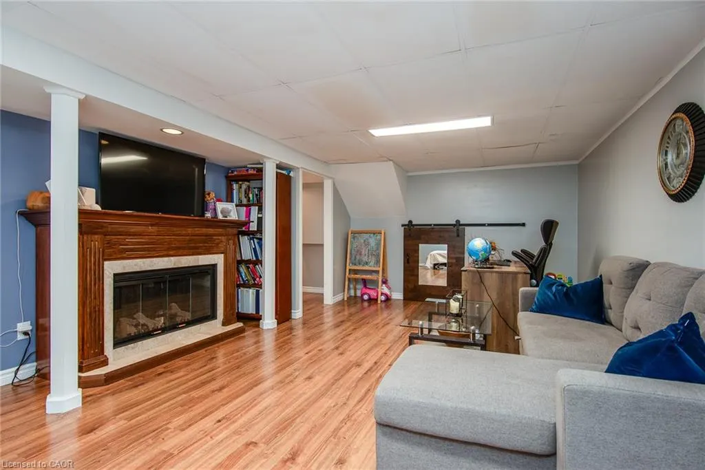 77 Roberts Crescent
