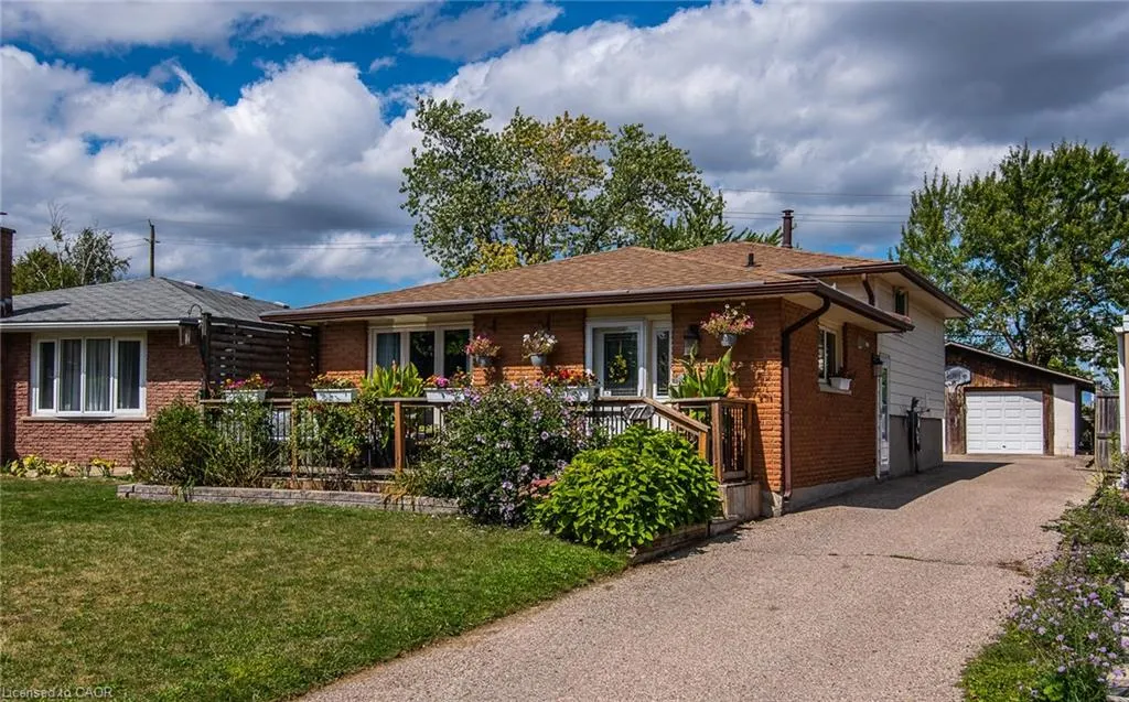 77 Roberts Crescent