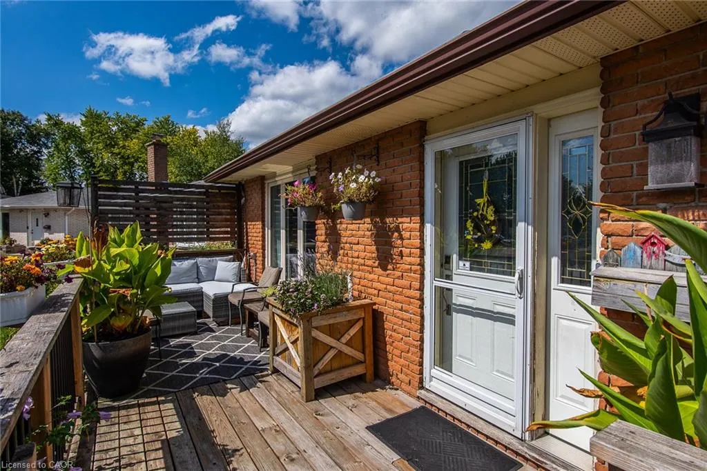 77 Roberts Crescent