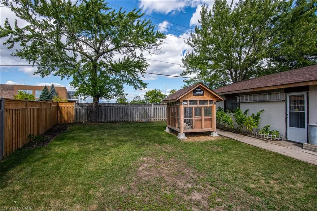 77 Roberts Crescent