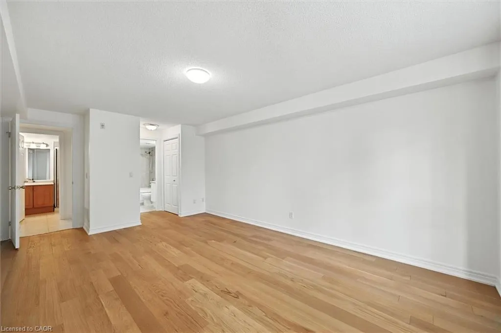 990 Golf Links Road, #204