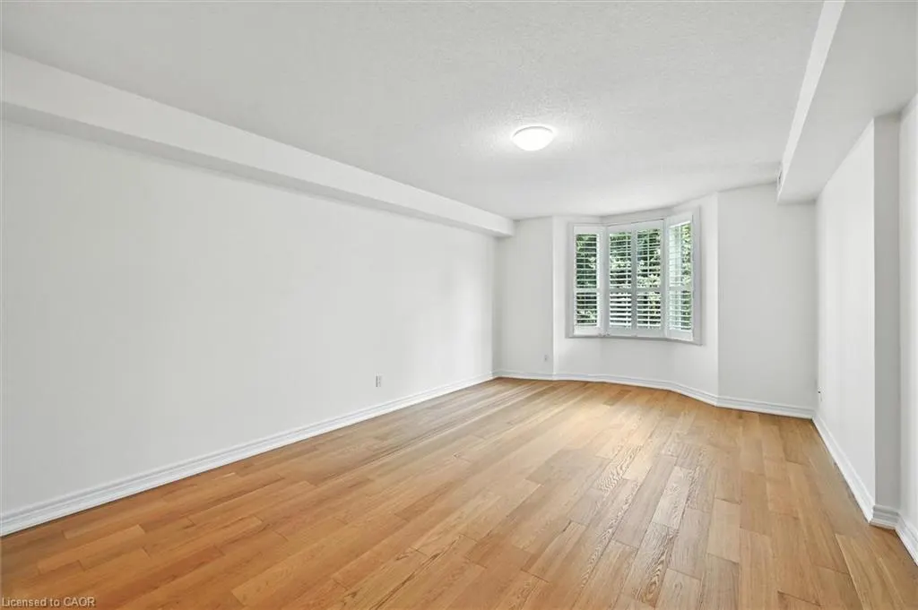 990 Golf Links Road, #204