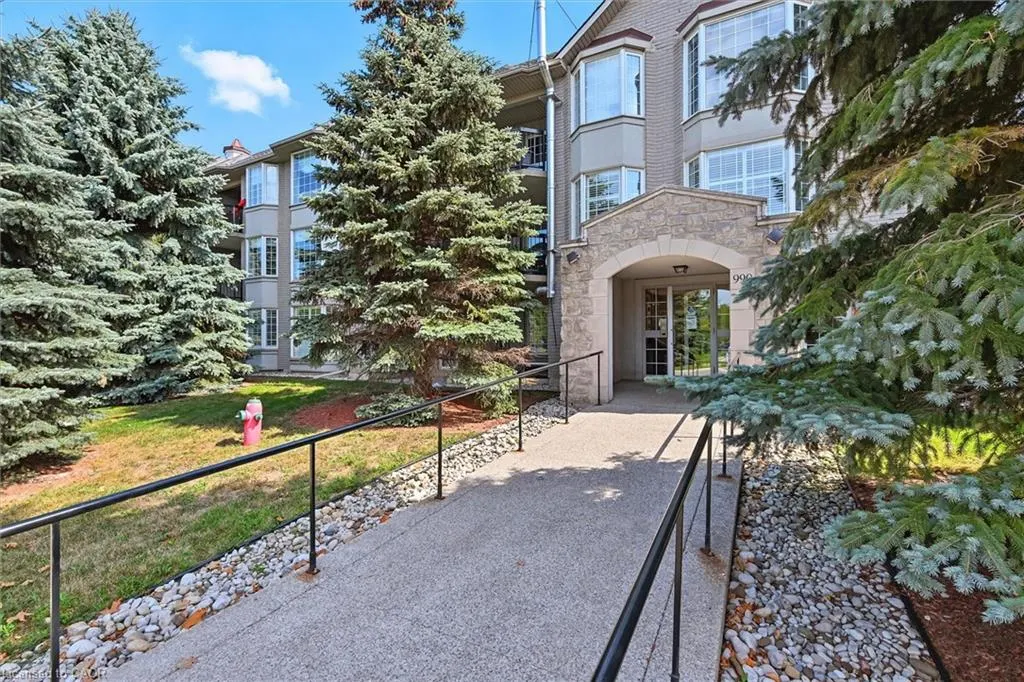 990 Golf Links Road, #204