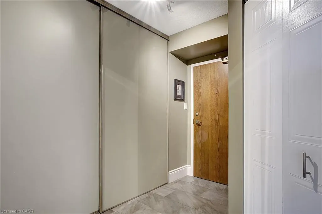 3227 King Street E, #409