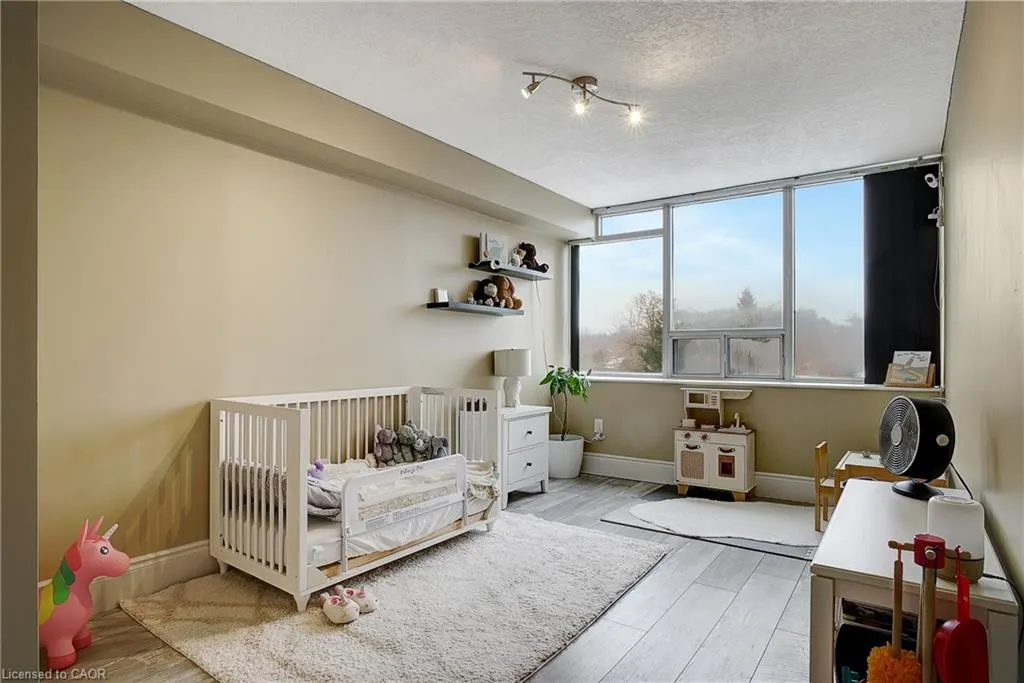 3227 King Street E, #409