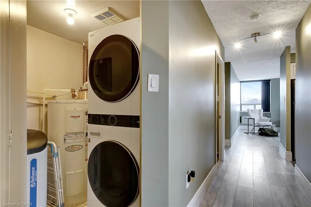 3227 King Street E, #409