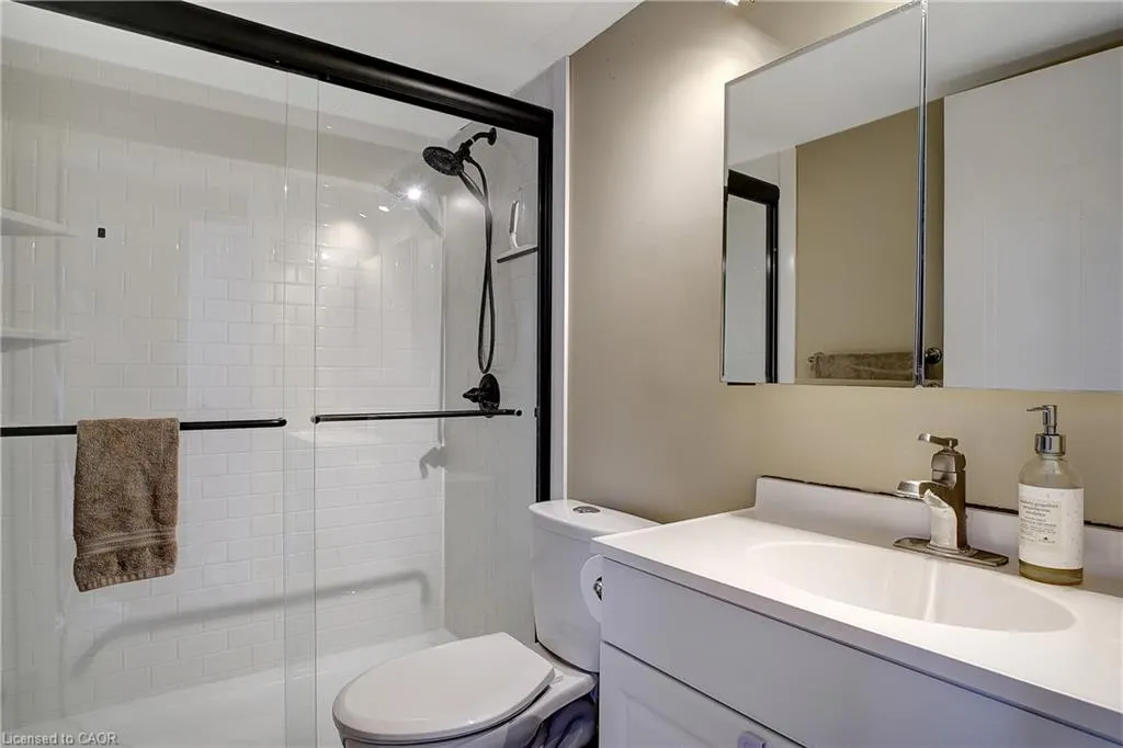 3227 King Street E, #409